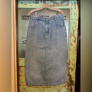Vintage 1990’s Lee Women's Light Blue Denim Jeans
